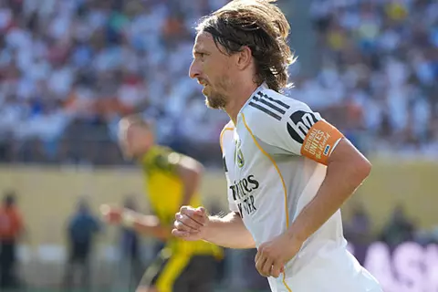 أليجري يعلن انضمام مودريتش إلى ميلان عقب كأس العالم للأندية